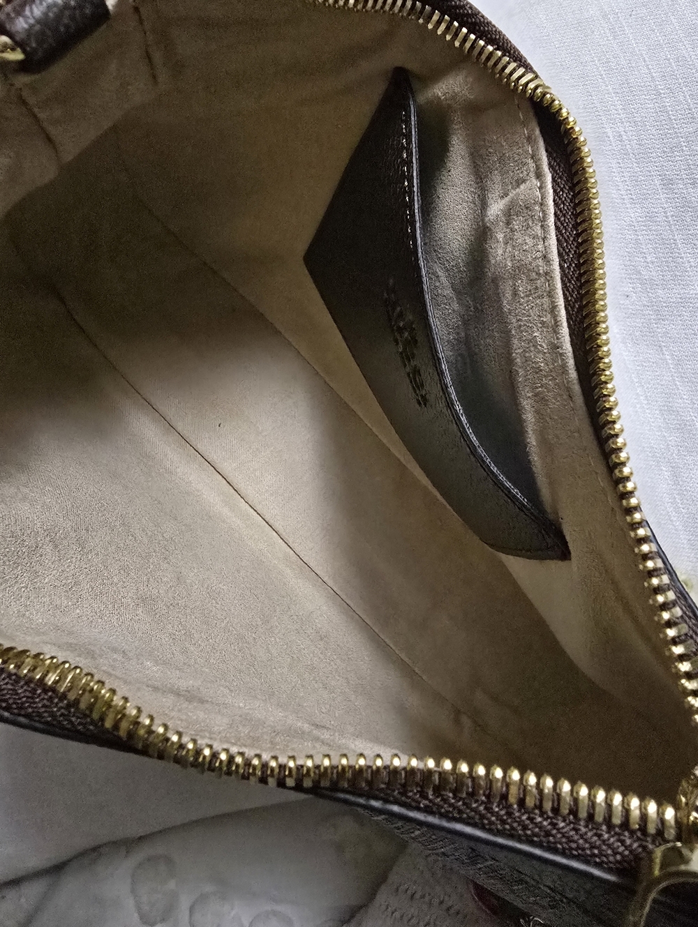 Gucci Beige/Brown GG Supreme Canvas Crossbody with Green-Red Strap - Picture 12 of 16